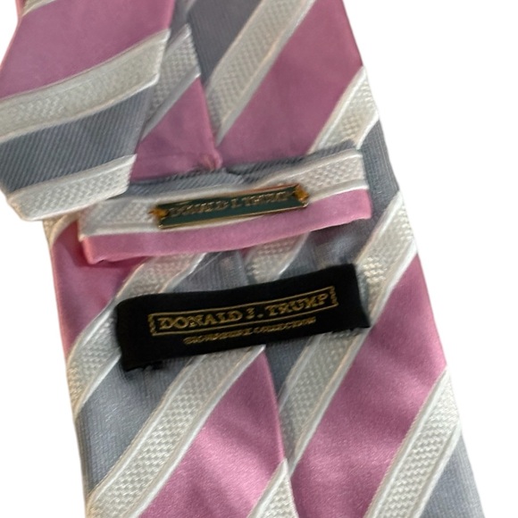 Donald J Trump Signature Collection 100% Silk Necktie - Picture 4 of 5